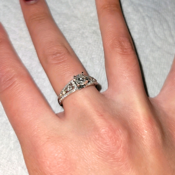 Diamond Engagement Ring - Picture 4 of 5